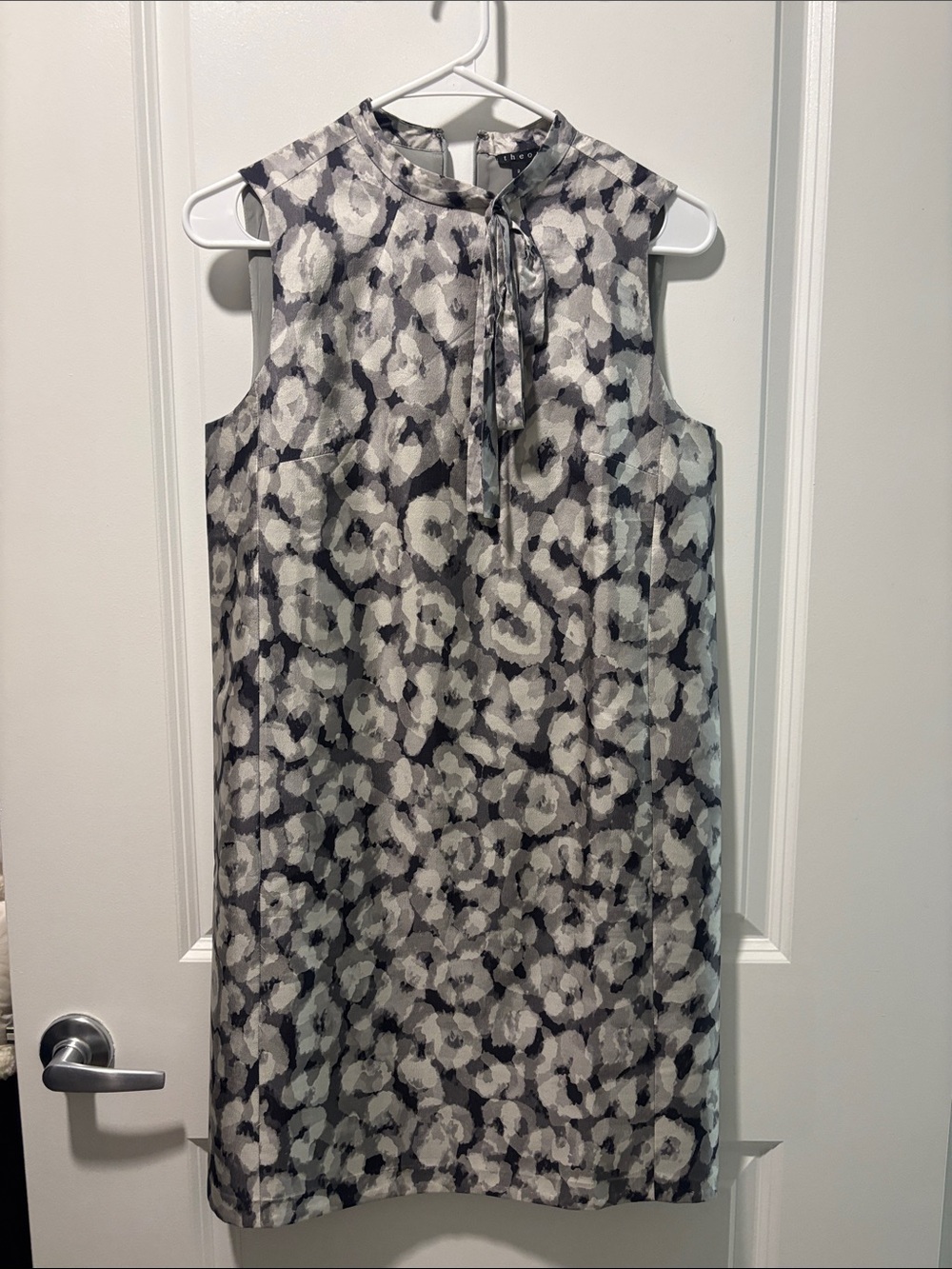Theory Sleeveless Gray Floral Print Tie-Neck Shift Dress